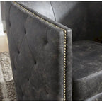 Chaise de bureau pivotante noire vieillie